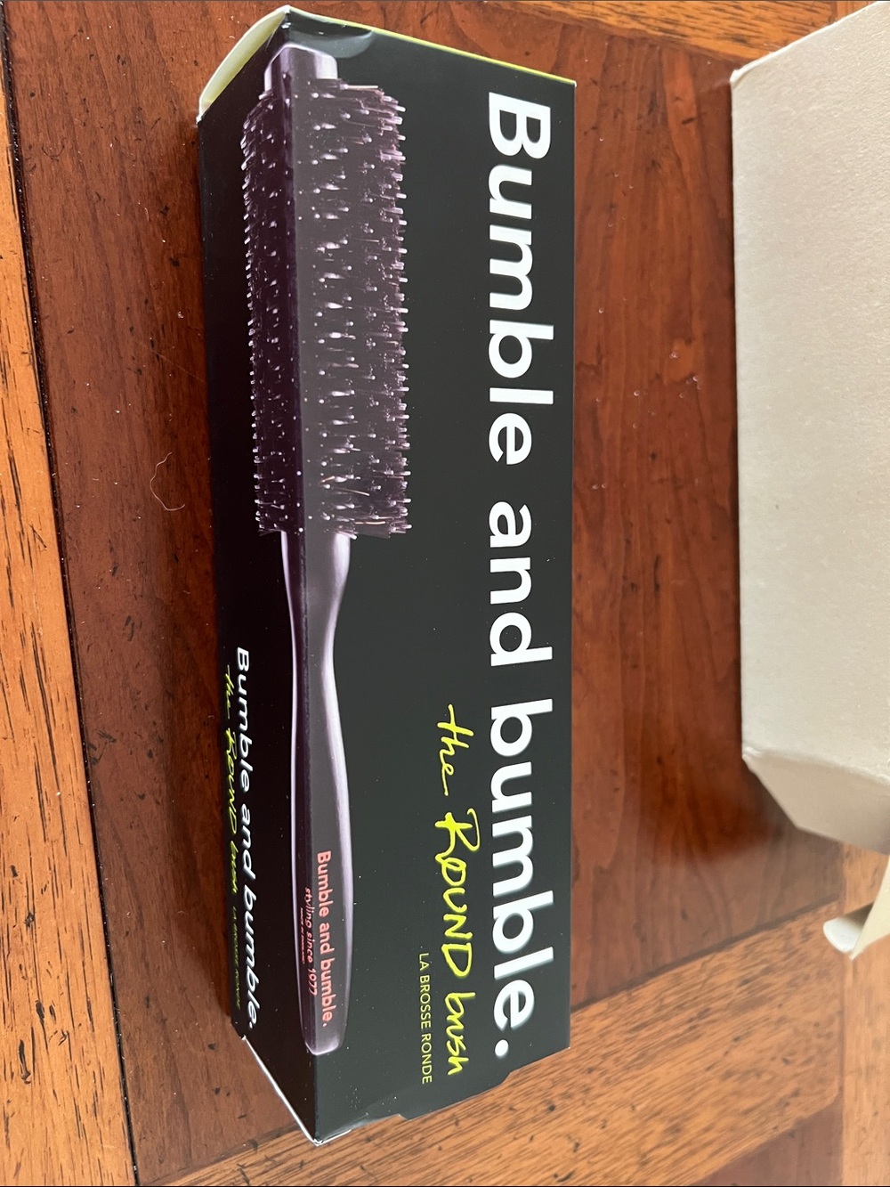 NIB BUMBLE AND BUMBLE ROUND BRUSH